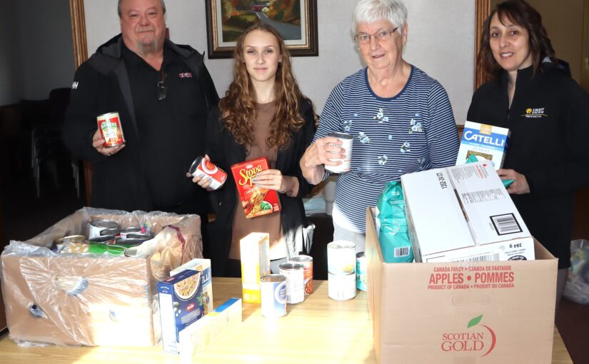 1 345 $ en nourriture et argent communautaire pour la banque alimentaire